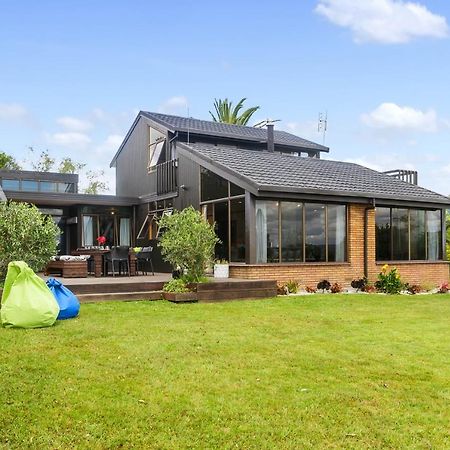 The Bird House: Stylish Rotorua Retreat with Lake Views Villa Exterior photo